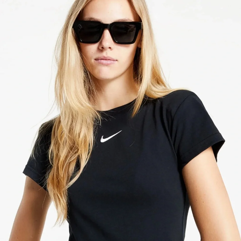 Nike Black T-Shirt with White Logo - Picture 1 of 5